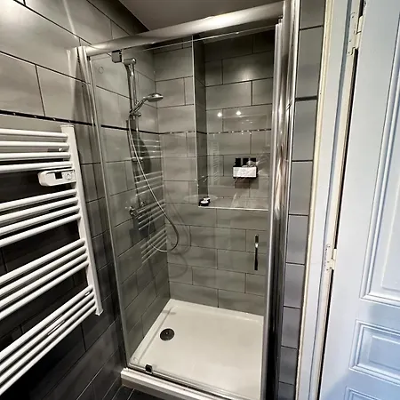 Le Prestige - 37 M2 - Parking Prive - Proche Rer C شقة *